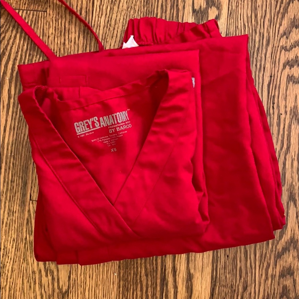 XS Red Grey’s Anatomy scrub set in XS